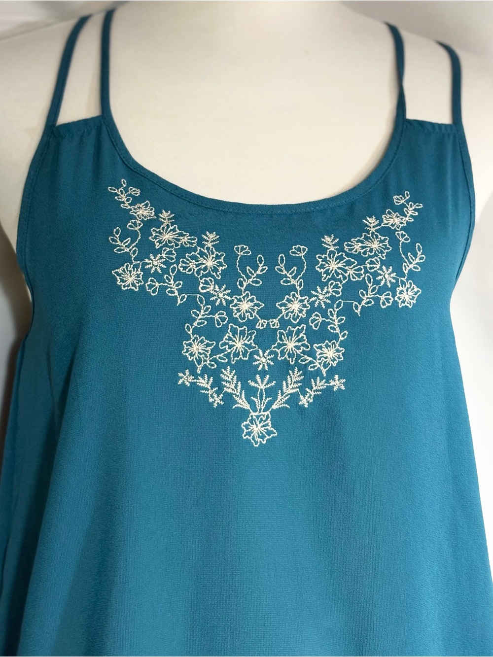 Women’s Teal Double-Strap Embroidered Floral Camisole medium - Picture 7 of 10